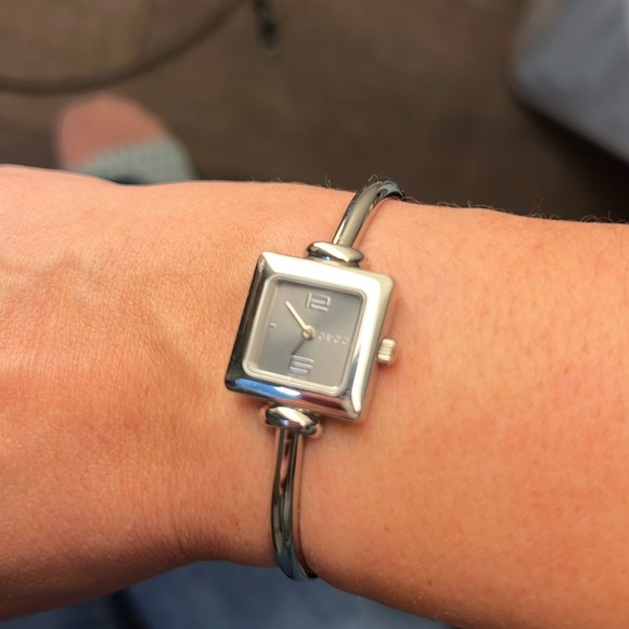 Gucci 1900L Watch Ladies Square Quartz Grey Dial Silver 19mm Swiss Made - Picture 1 of 5